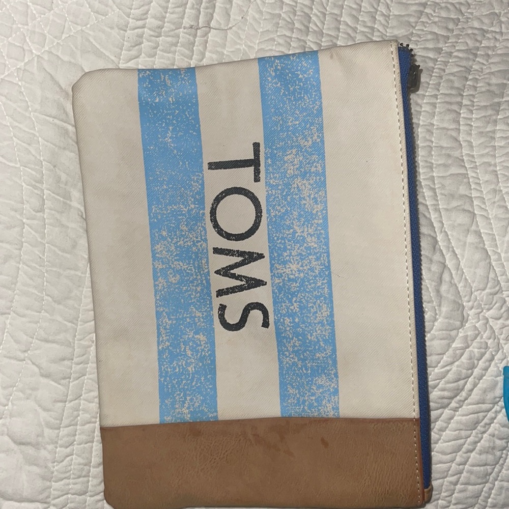 Toms wristlet bag pouch